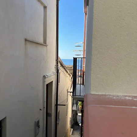 Ad Un Passo Dalla Rocca Luxury Apartament